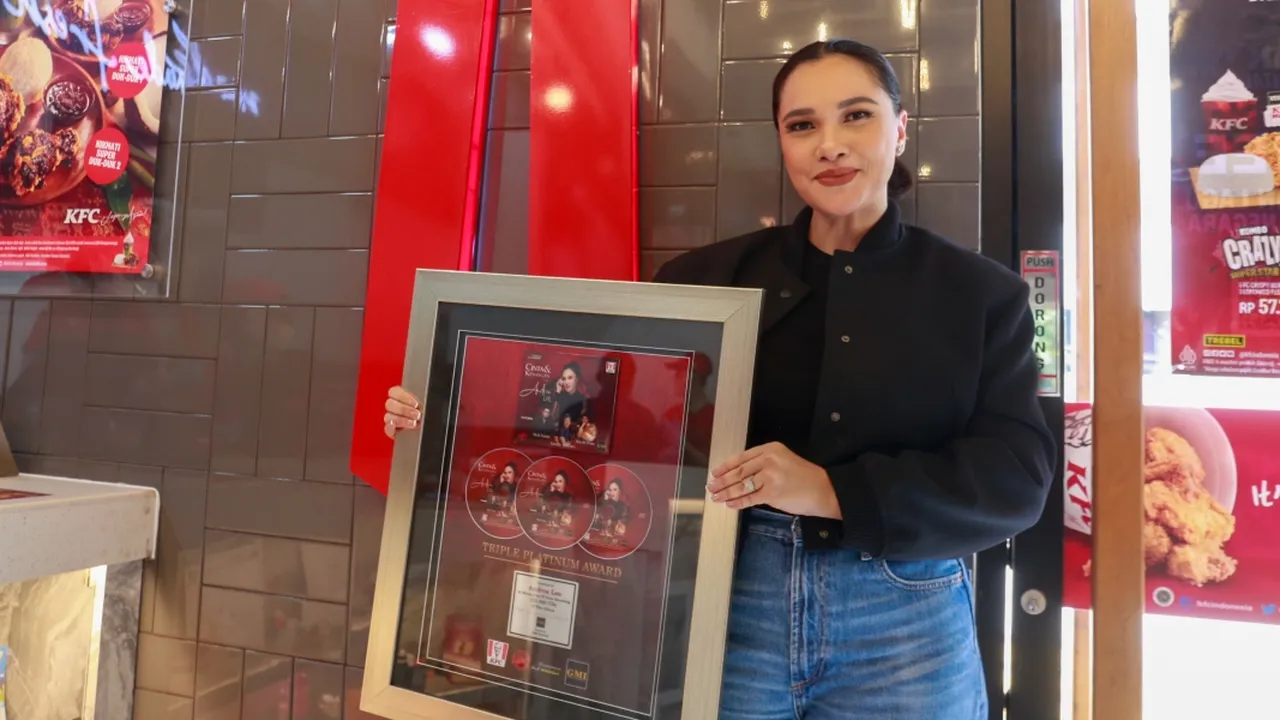 Album 'CINTA & KENANGAN' Laku Keras, Andrea Lee Raih Triple Platinum Award!