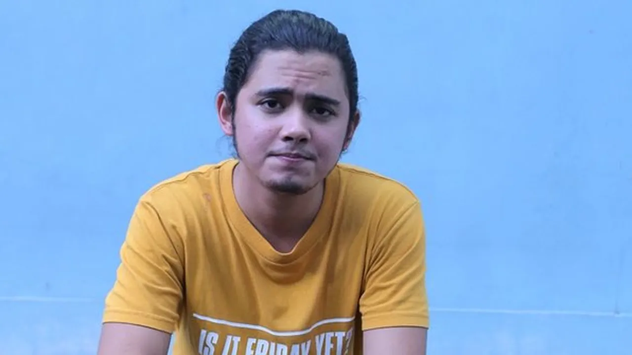 Aliando Jenguk Penggemar Yang Kecelakaan Saat Ingin Bertemu Dirinya