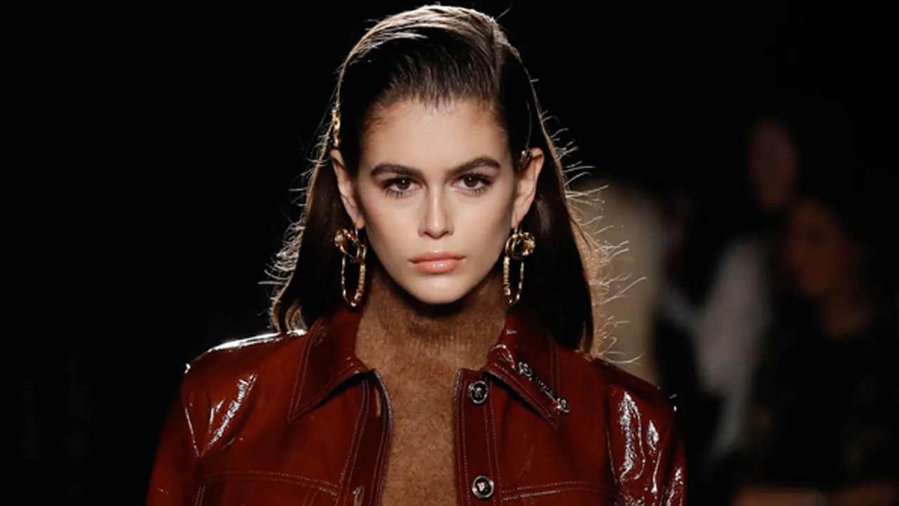 Alis Tampak Gundul, Kaia Gerber Nyaris Susah Dikenali