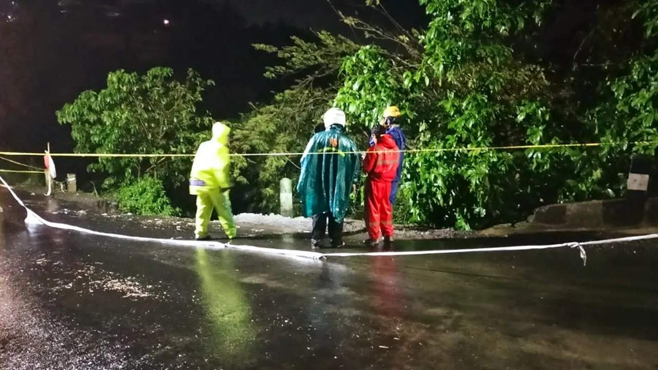 Ambles di Jurang Susuh, Kendaraan Roda Empat ke Kota Batu Dilarang Melintas