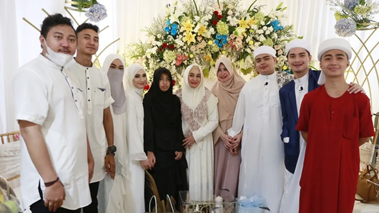 Ameer Azzikra Putra Almarhum Ustaz Arifin Ilham Lamar Gadis yang Dikenal Lewat Instagram Ameer Azzikra Putra Almarhum Ustaz Arifin Ilham Lamar Gadis yang Dikenal Lewat Instagram