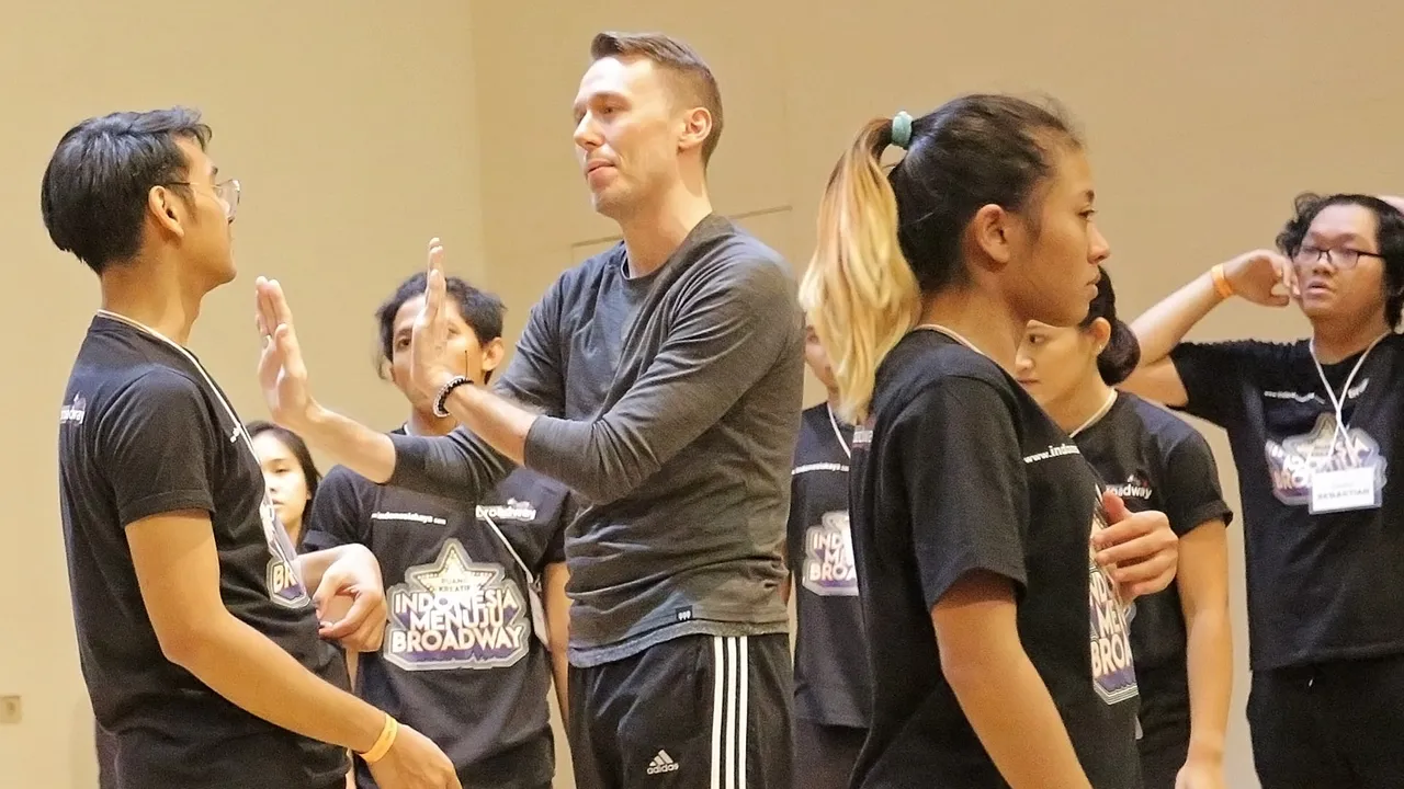 Amy Weinstein dan Stephen Brotebeck Terjun Melatih Peserta Indonesia Menuju Broadway