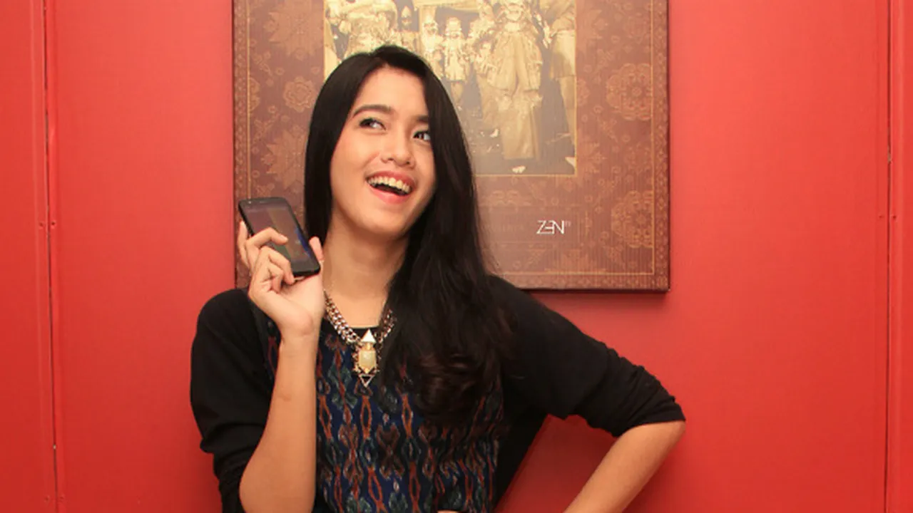 Ana Octarina Cuma Butuh Moto-G Untuk Temani Perjalanannya
