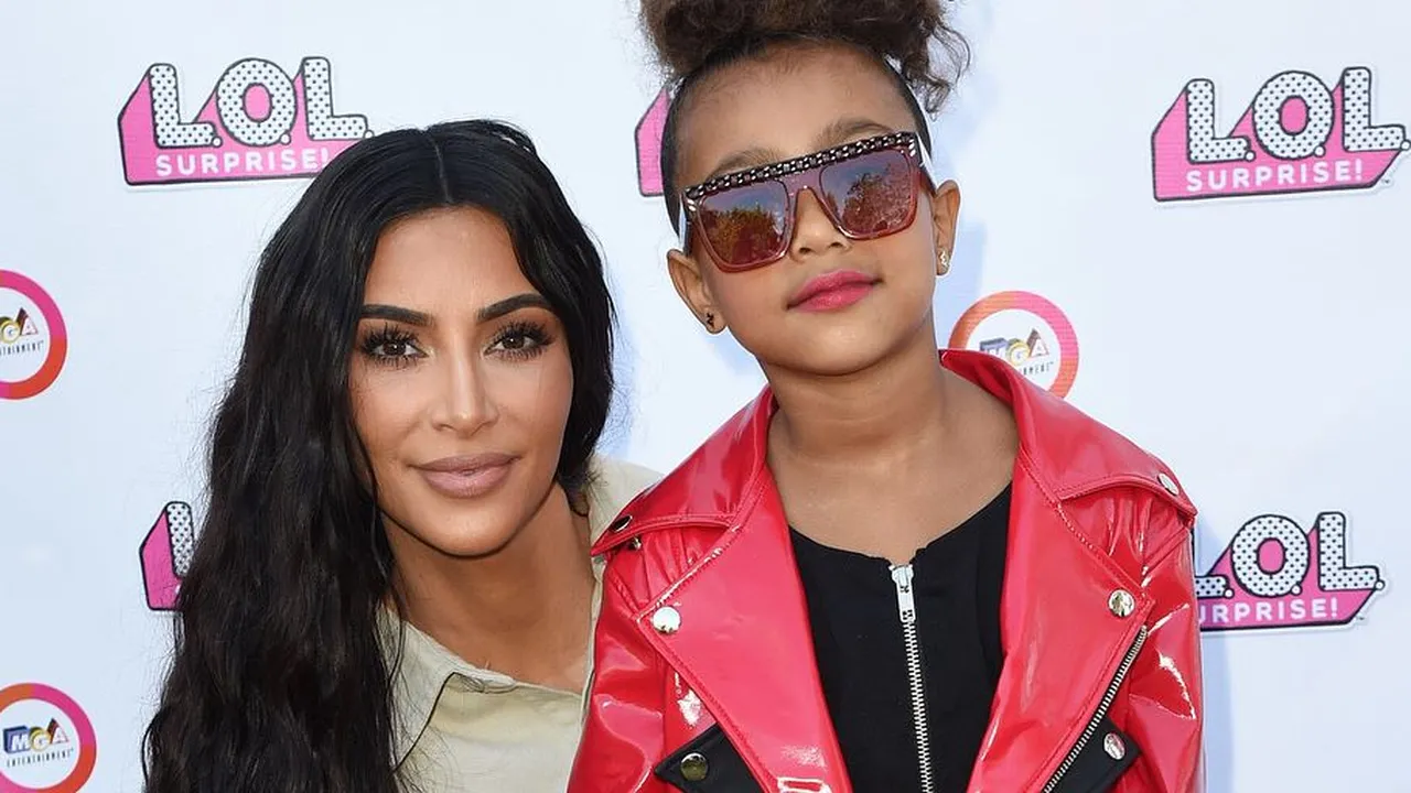 Anak-anak Kim Kardashian Tak Pernah Berbagi Pakaian Turunan Anak-anak Kim Kardashian Tak Pernah Berbagi Pakaian Turunan