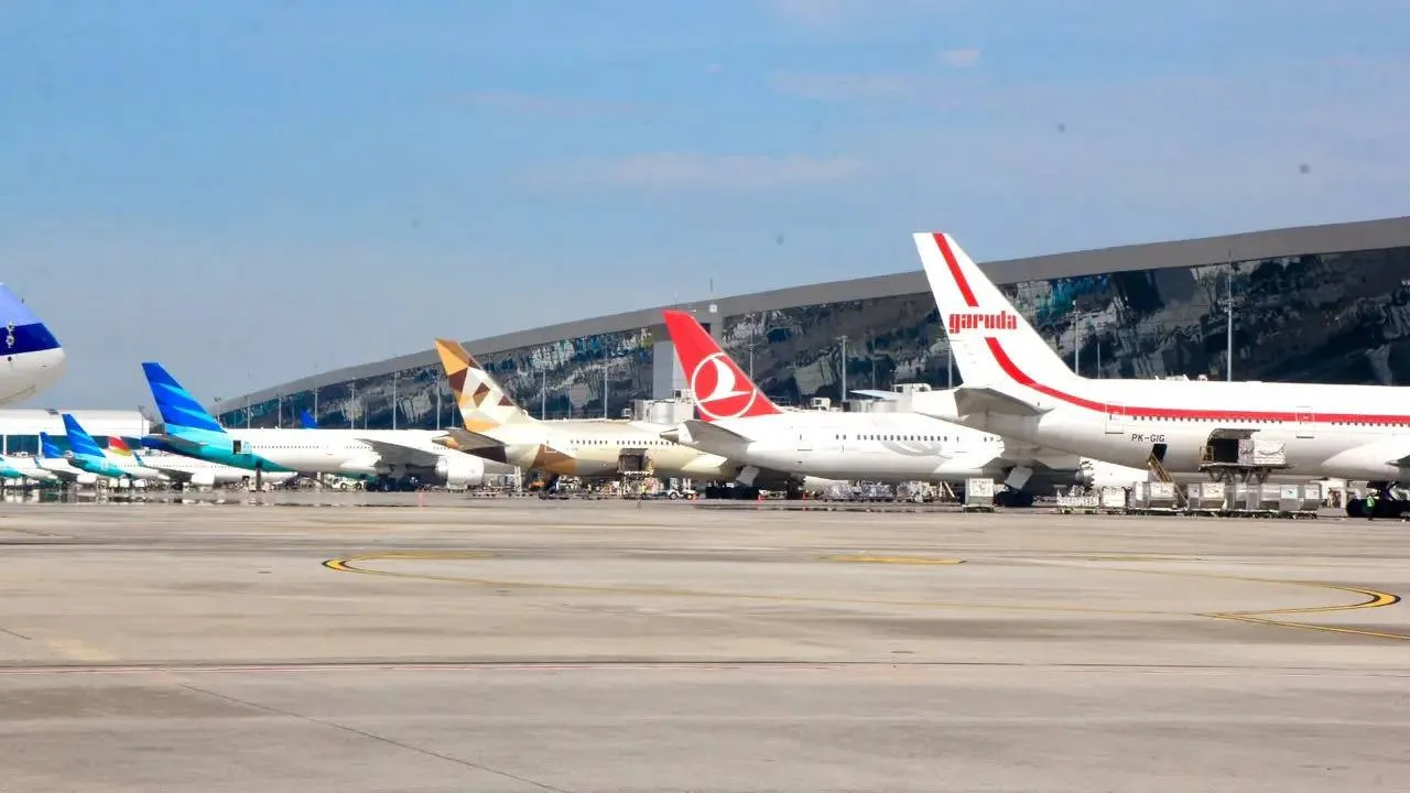 Anak Krakatau Hentikan Operasi Soetta, 209 Penerbangan Batal