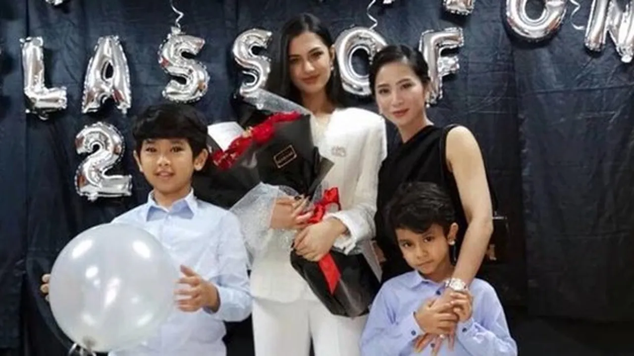 Anak Tirinya Cantik Banget, Bunga Zainal Khawatirkan Hal Ini