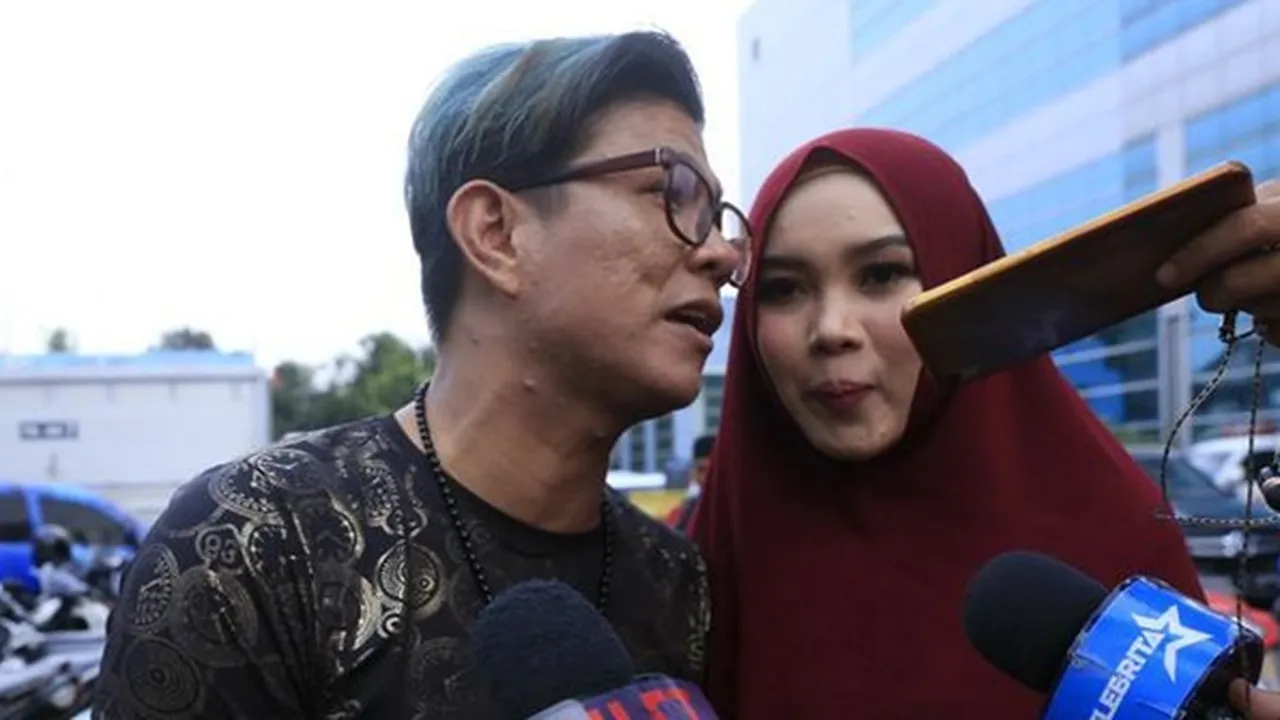 Andika Kangen Band Kenal Evi Lewat Taaruf, Nikah Setelah Calon Lulus Kuliah Andika Kangen Band Kenal Evi Lewat Taaruf, Nikah Setelah Calon Lulus Kuliah