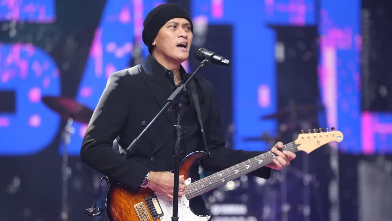 Andra Ramadhan Ungkap Alasan Setia Pakai Efek Gitar Ini Selama Manggung