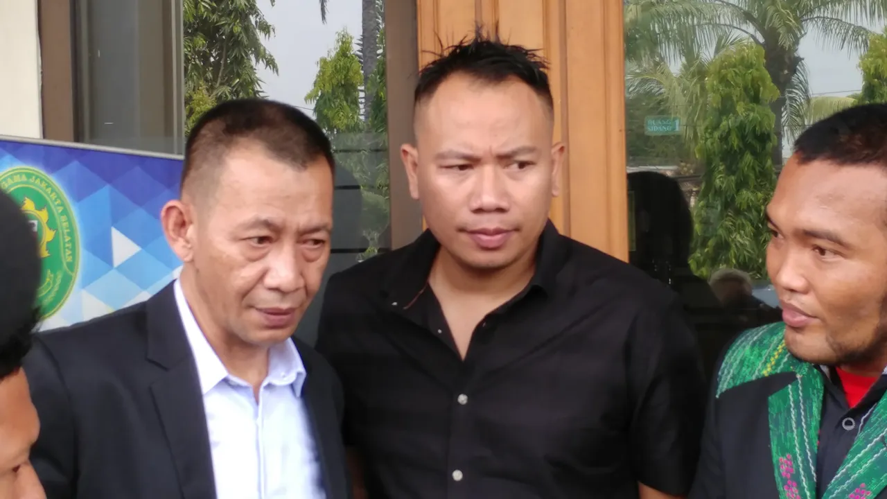 Angel Lelga Kembali Mangkir Sidang Perceraian, Vicky Prasetyo Bingung Angel Lelga Kembali Mangkir Sidang Perceraian, Vicky Prasetyo Bingung