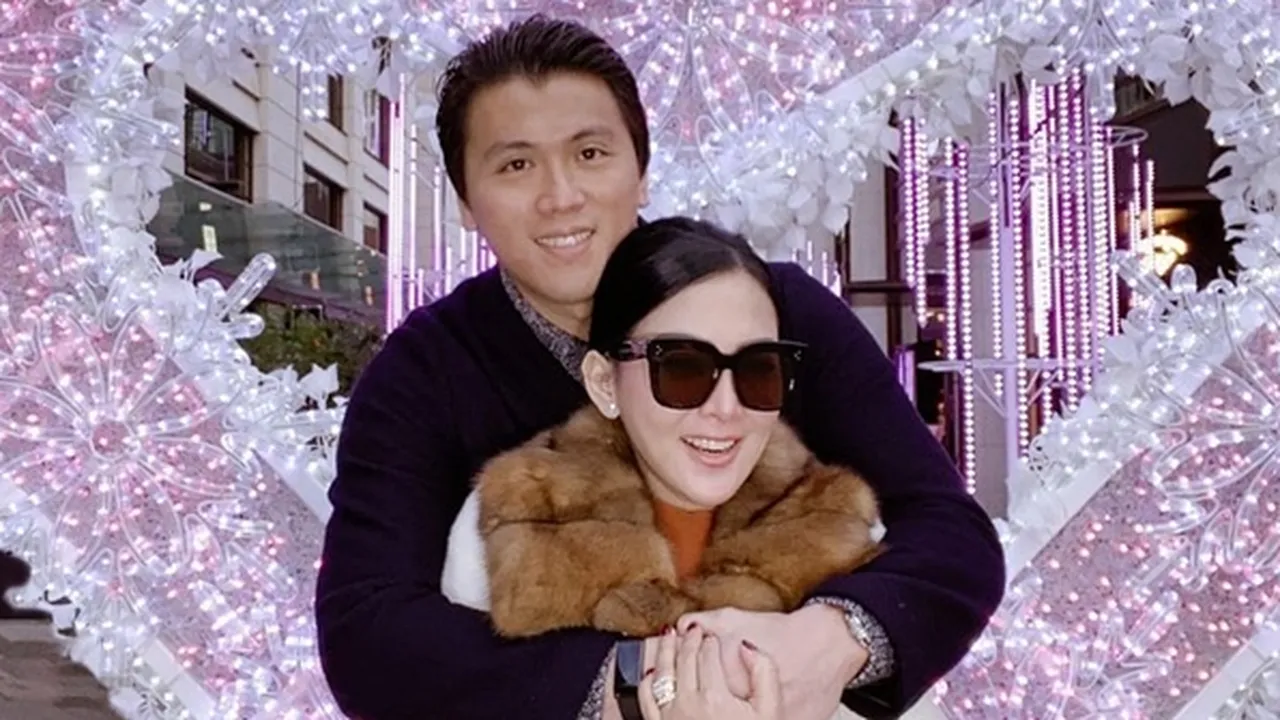 Anniversary Pernikahan yang Pertama, Syahrini Pamer Rambut Baru