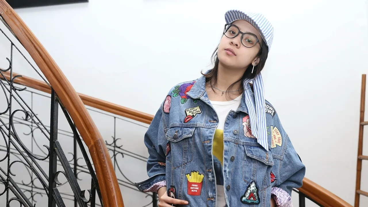 Anya Geraldine Bikin Kontroversi Kibarkan Bendera Robek, Hukuman Ini Menantinya