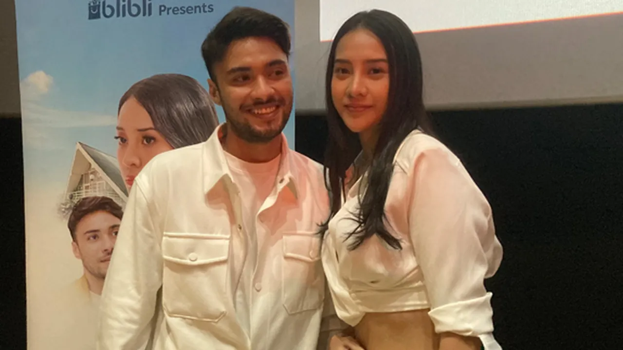 Anya Geraldine Merasa Aneh Beradegan Ciuman dengan Refal Hady Anya Geraldine Merasa Aneh Beradegan Ciuman dengan Refal Hady