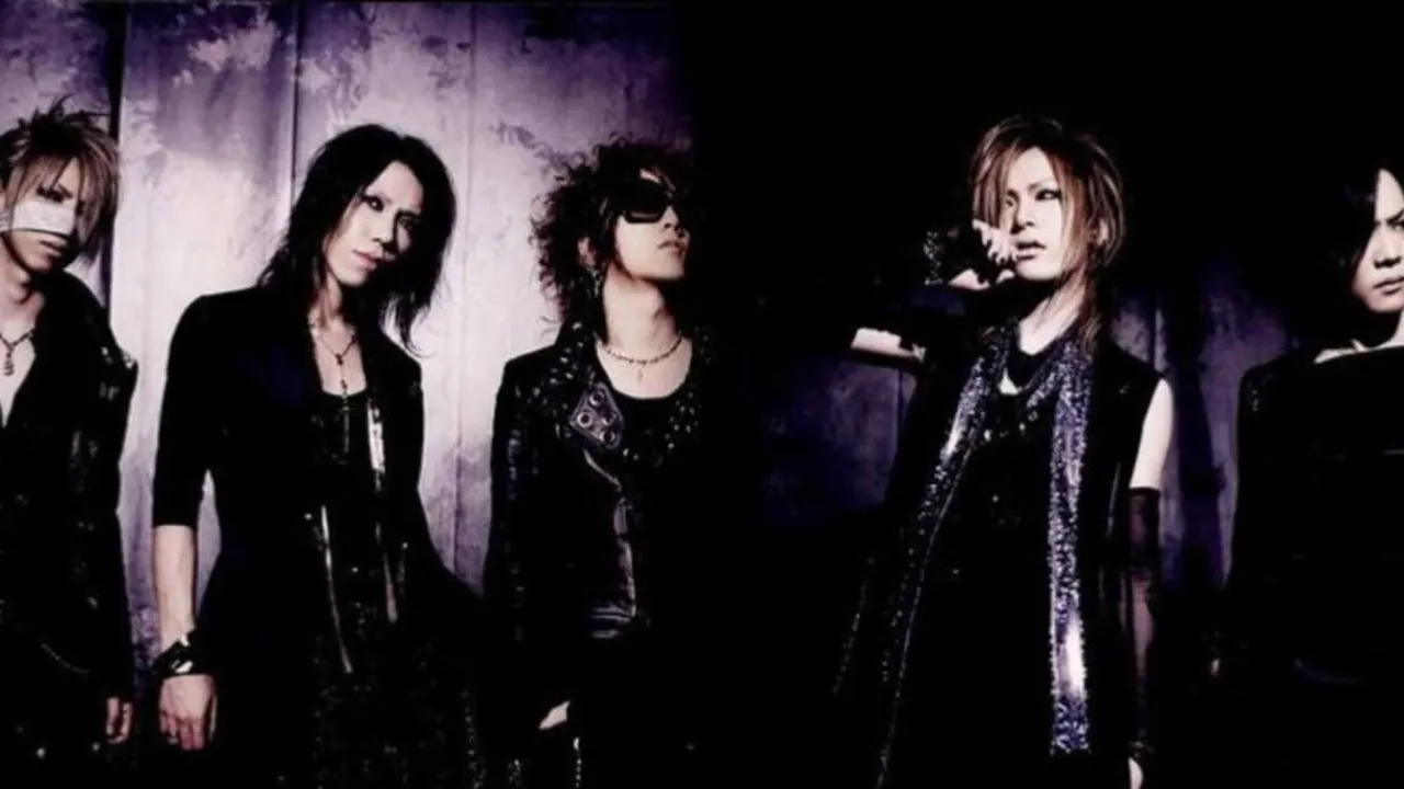 Aoi Resmi Dikeluarkan dari The GazettE Karena Konflik Internal