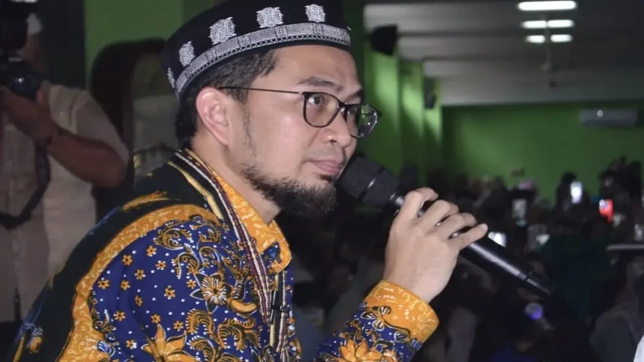 Apakah Bisa Belajar Al-Qur'an Tanpa Bimbingan Guru? Simak Penjelasan Menarik dari Ustadz Adi Hidayat!