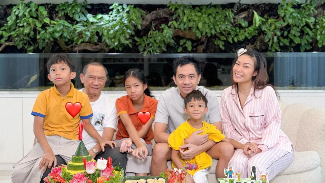 Aqli Genap 7 Tahun, Ayu Dewi Panjatkan Doa untuk Putra Bungsunya Aqli Genap 7 Tahun, Ayu Dewi Panjatkan Doa untuk Putra Bungsunya