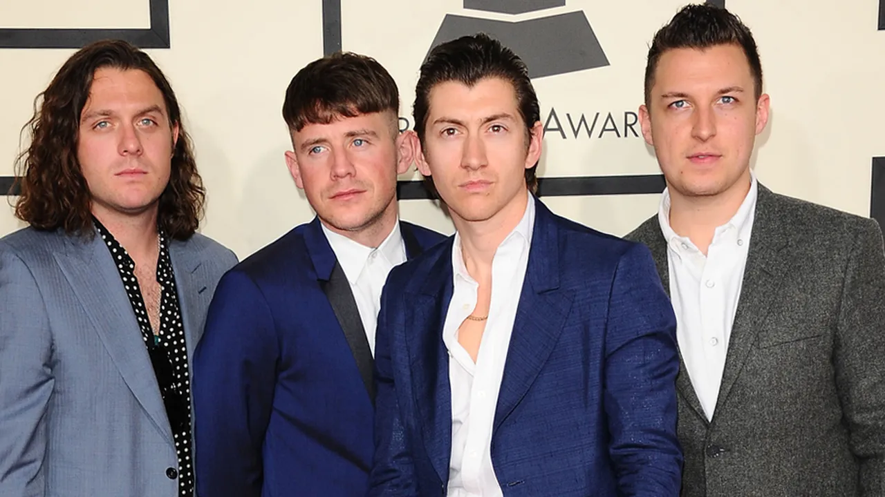 Arctic Monkeys Mengenang Kembali Sukses Besar 'I Bet You Look Good On The Dancefloor' Arctic Monkeys Mengenang Kembali Sukses Besar 'I Bet You Look Good On The Dancefloor'