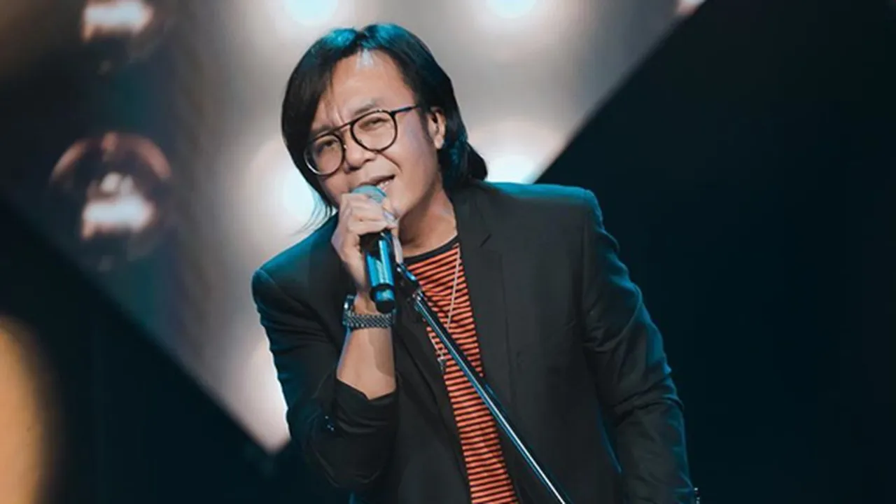 Ari Lasso Foto Ala Godfather, Tapi Malah Mirip Grup Lawak