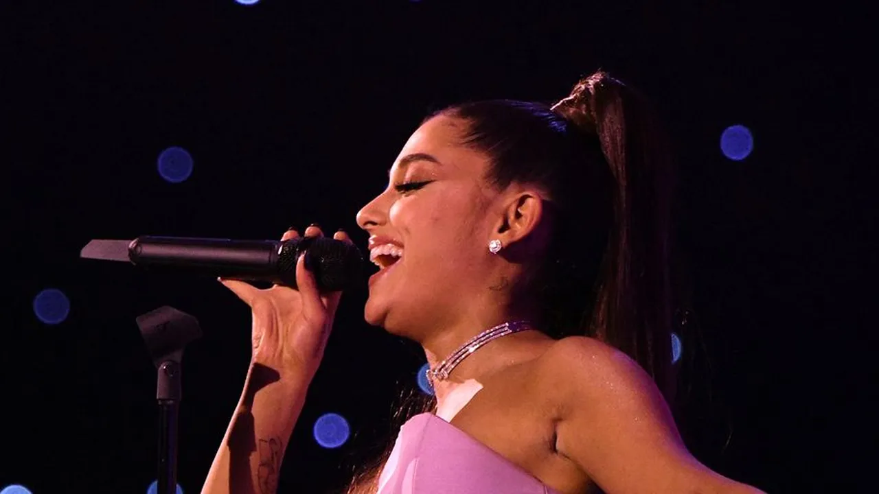 Ariana Grande dan Neneknya yang Berusia 93 Tahun Bikin Tato Bareng Ariana Grande dan Neneknya yang Berusia 93 Tahun Bikin Tato Bareng