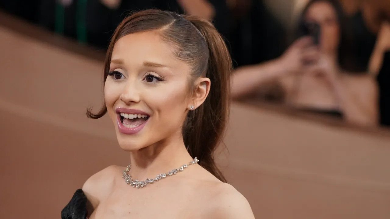 Ariana Grande Rilis Album 'petal', Tampilkan Eksperimen Suara dan Emosi