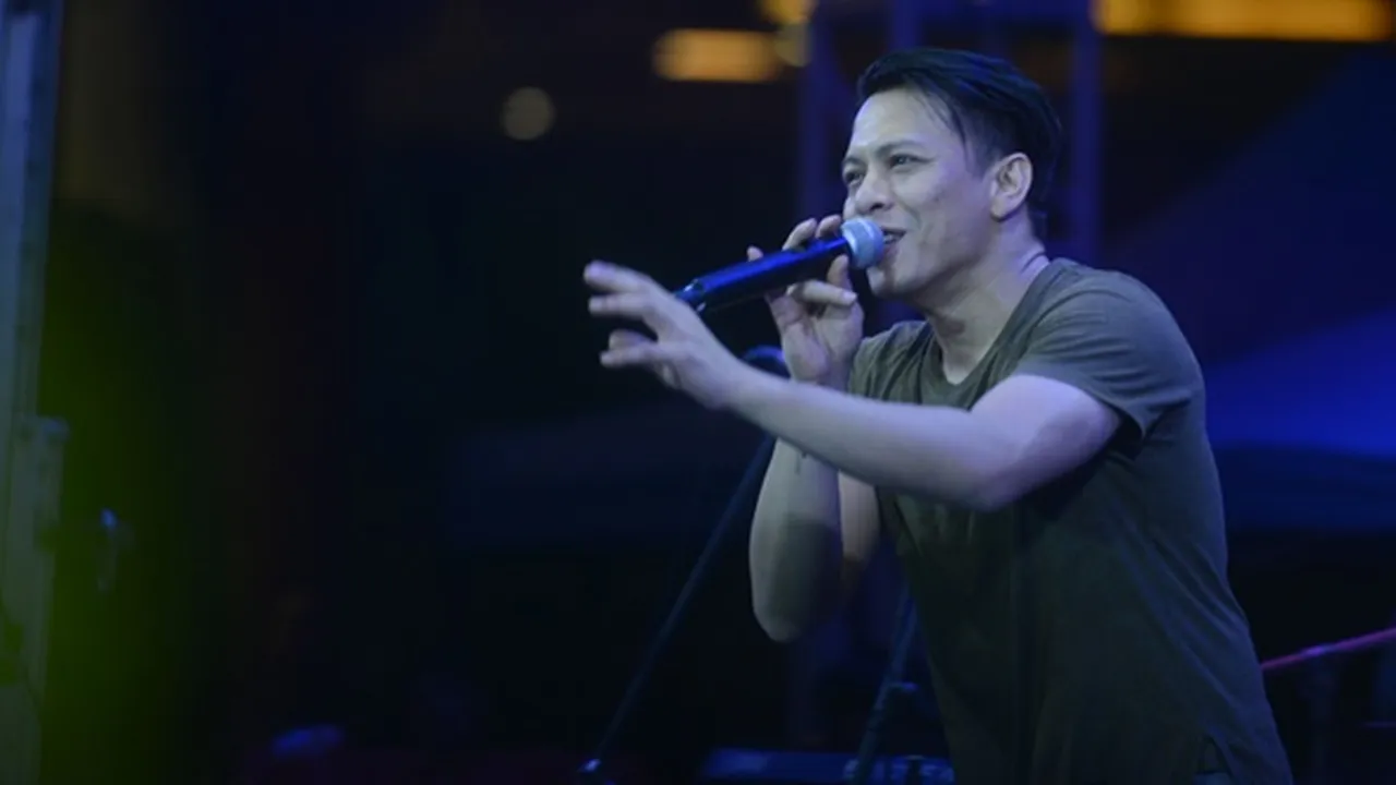 Ariel NOAH Nyanyi Live 'Mungkin Nanti' Versi Jepang, Buat Penonton Terkesima