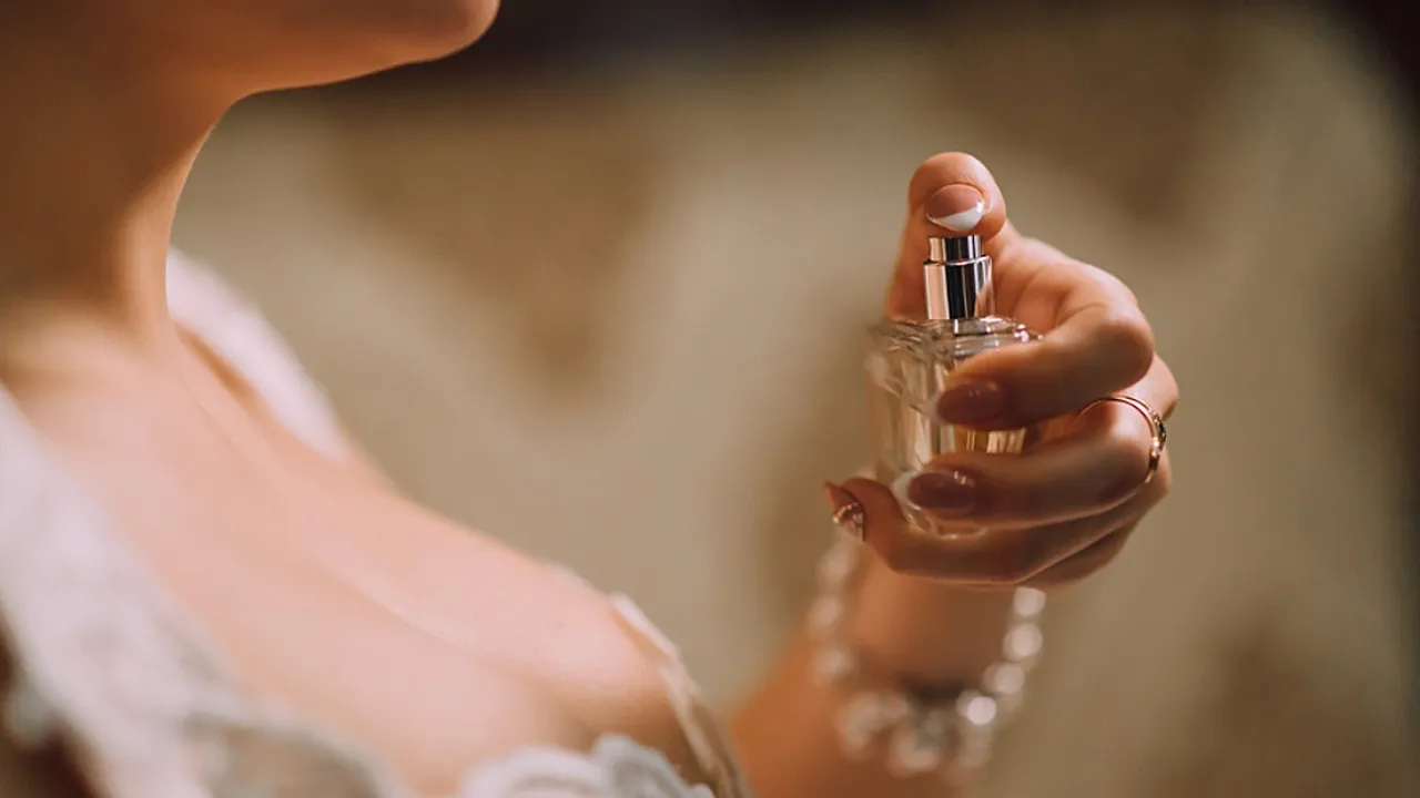 Aroma Parfum yang Bikin Perempuan Lebih Berkelas dan Memikat