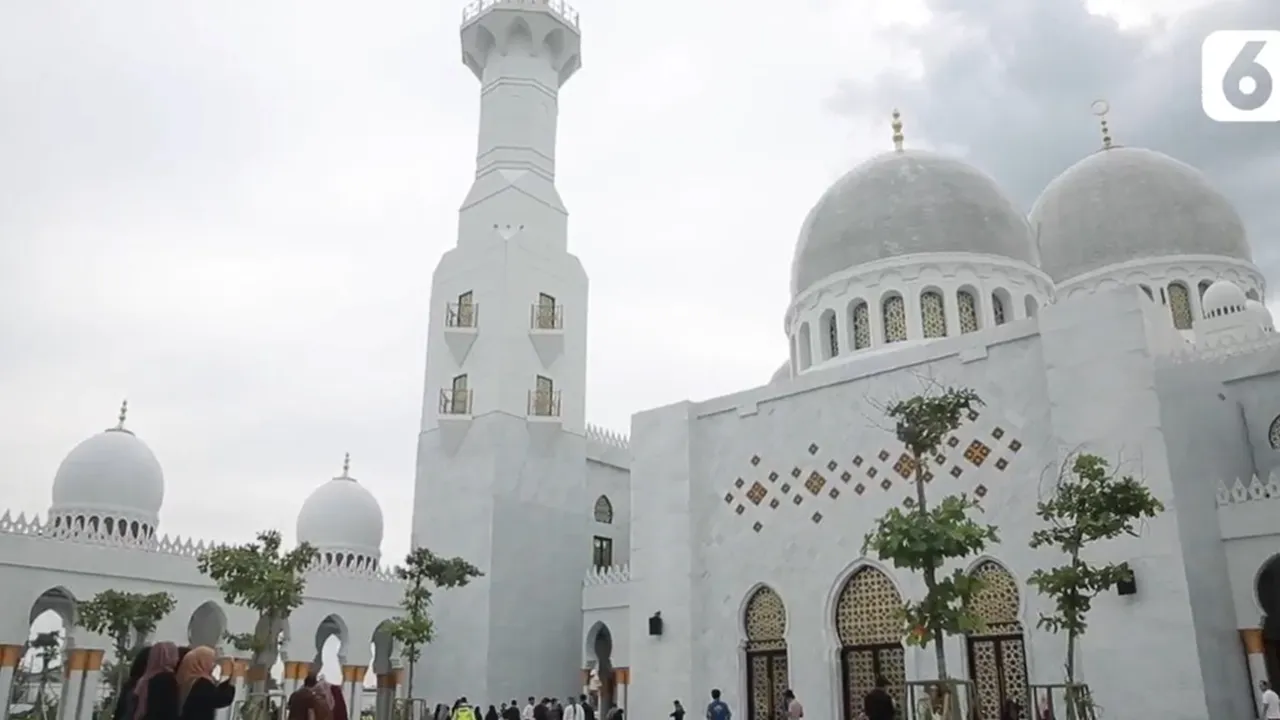 Arsitekturnya Super Keren, Masjid Raya Sheikh Zayed Solo Cocok Jadi Destinasi Wisata Religi