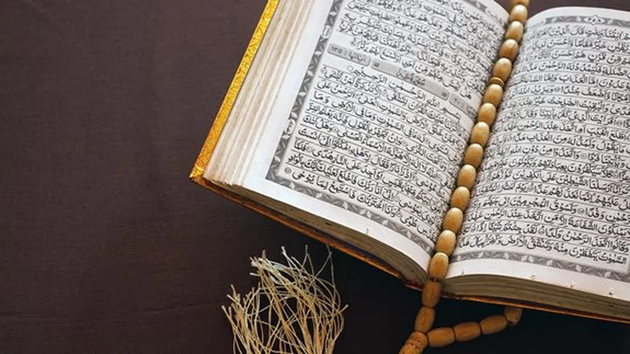 Arti Alquran Menurut Bahasa Adalah Bacaan, Ketahui Pula Manfaat Ketika Membacanya