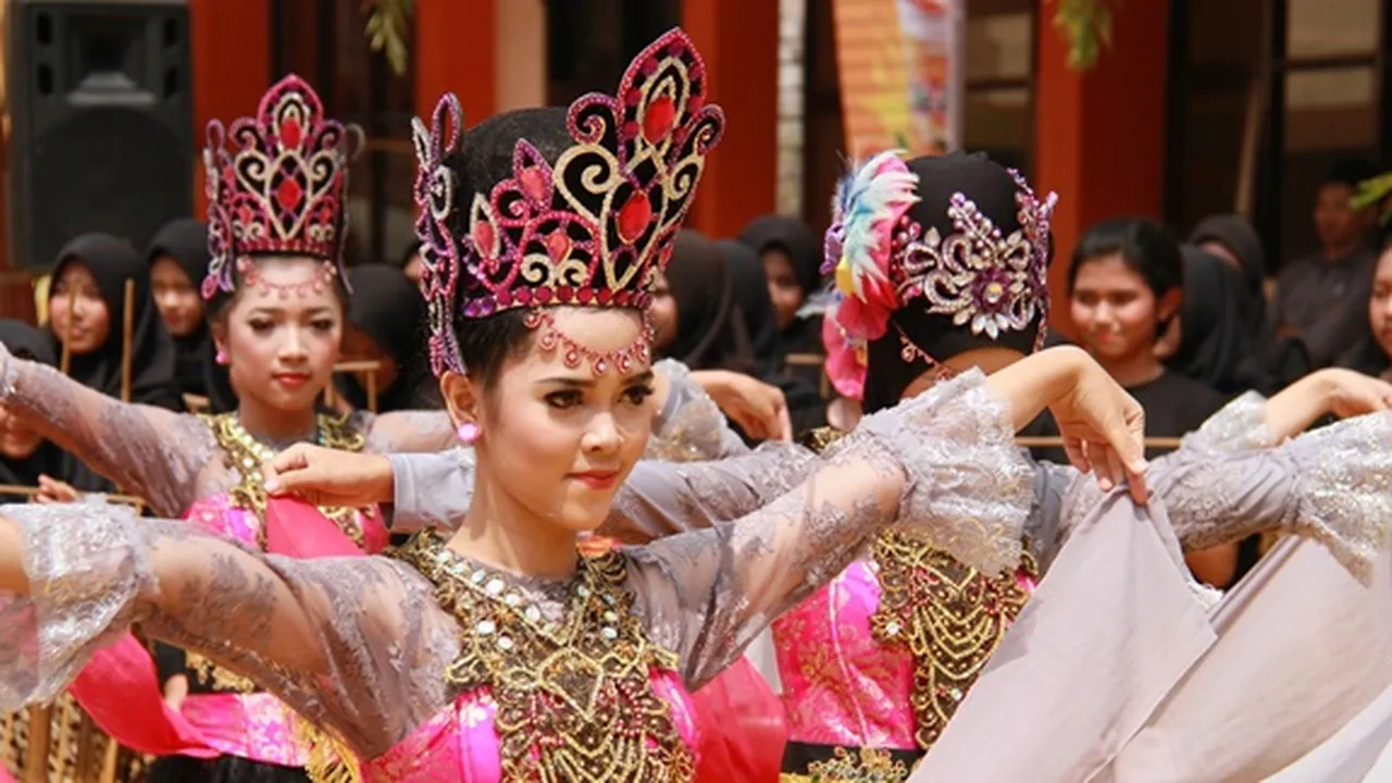 130 Arti Bahasa Sunda ke Indonesia dan Beragam Dialek yang Digunakan Sehari-Hari