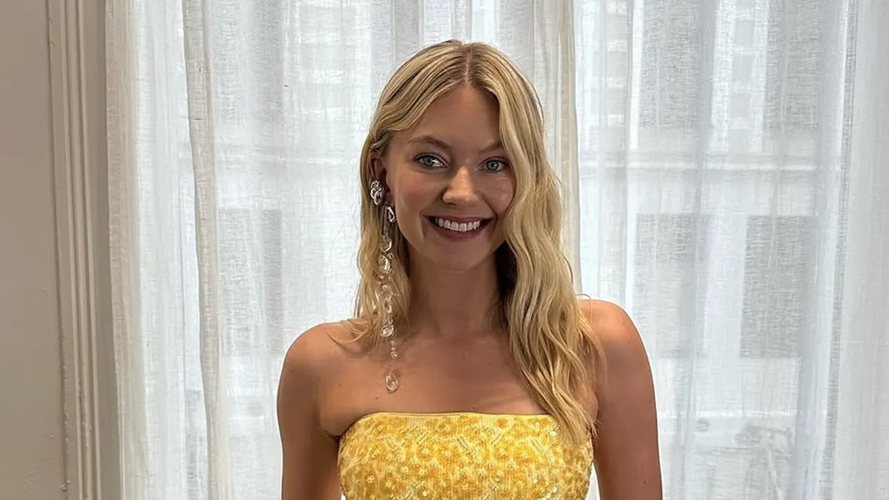 Arti dan Makna Lagu Hurts So Good - Astrid S yang Ungkap Cinta Toxic Sulit Dilepas
