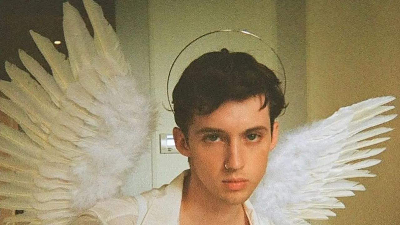 Arti dan Makna Lagu Strawberries and Cigarettes - Troye Sivan, Kenangan Manis yang Sulit Ditinggalkan