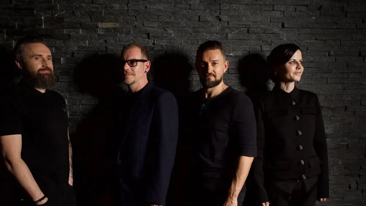 Arti dan Makna Lagu Linger - The Cranberries, Cinta Pertama yang Tinggalkan Bekas Mendalam Arti dan Makna Lagu Linger - The Cranberries, Cinta Pertama yang Tinggalkan Bekas Mendalam