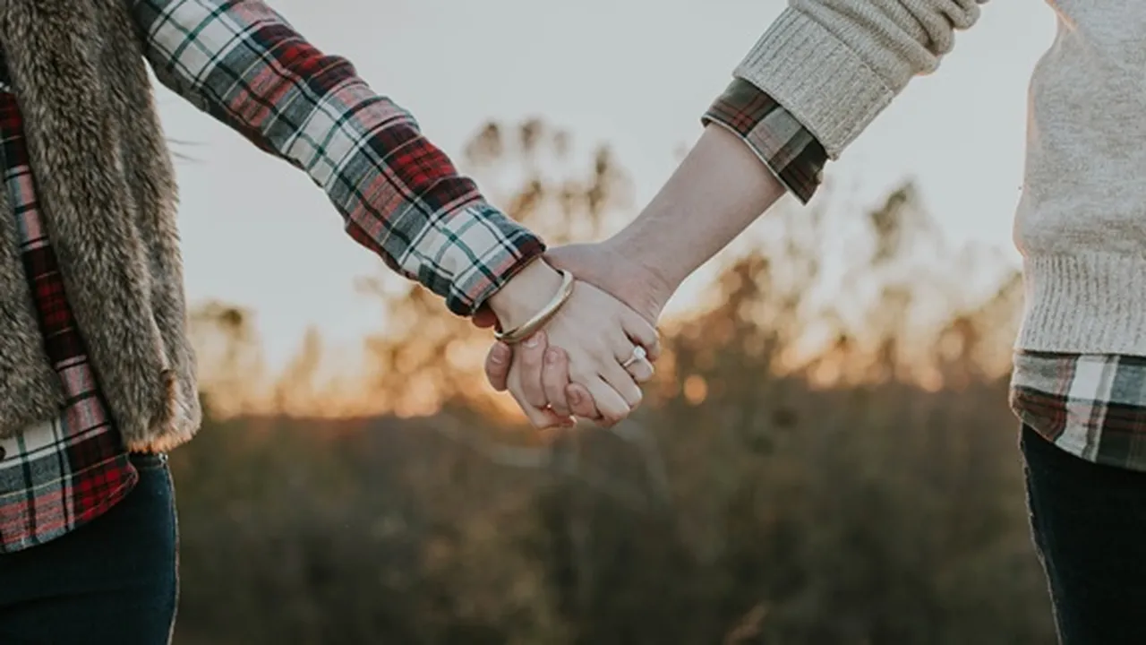 Arti Dear, Makna, dan Penggunaannya dalam Keseharian