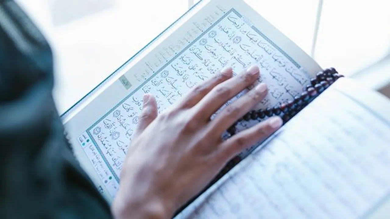 Arti Fabiayyi Ala Irobbikuma Tukadziban Beserta Maksud dan Manfaatnya dalam Surat Ar Rahman
