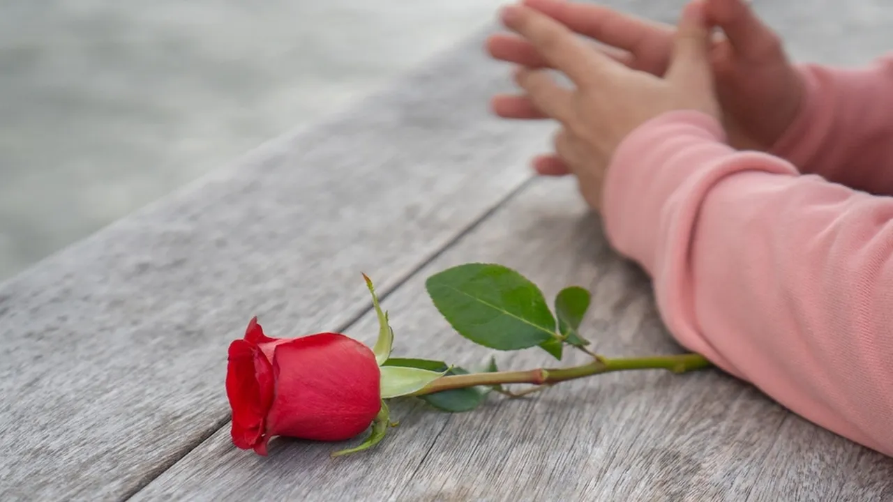 Arti Love Bombing Pada Romansa Anak Muda, Ketahui Pula Bahayanya dari Perilaku Ini