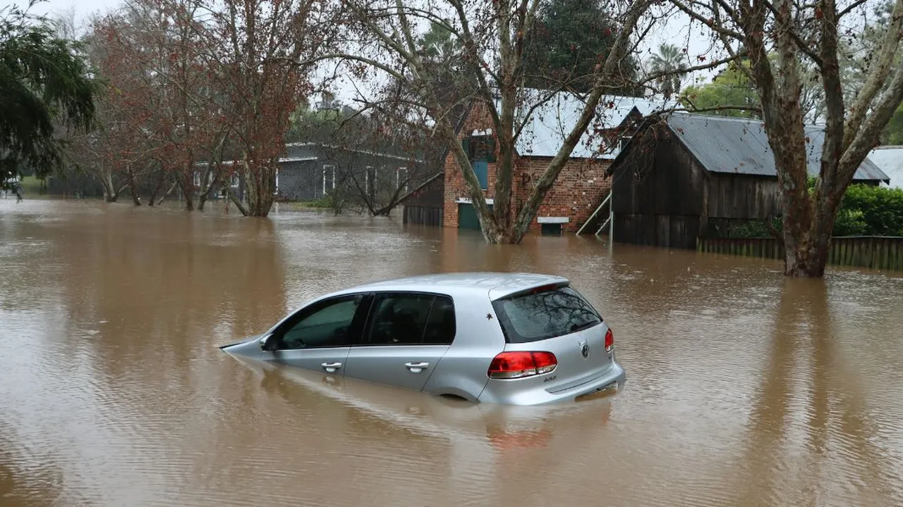 Arti Mimpi Banjir Air Jernih: Tafsir dan Makna Spiritual