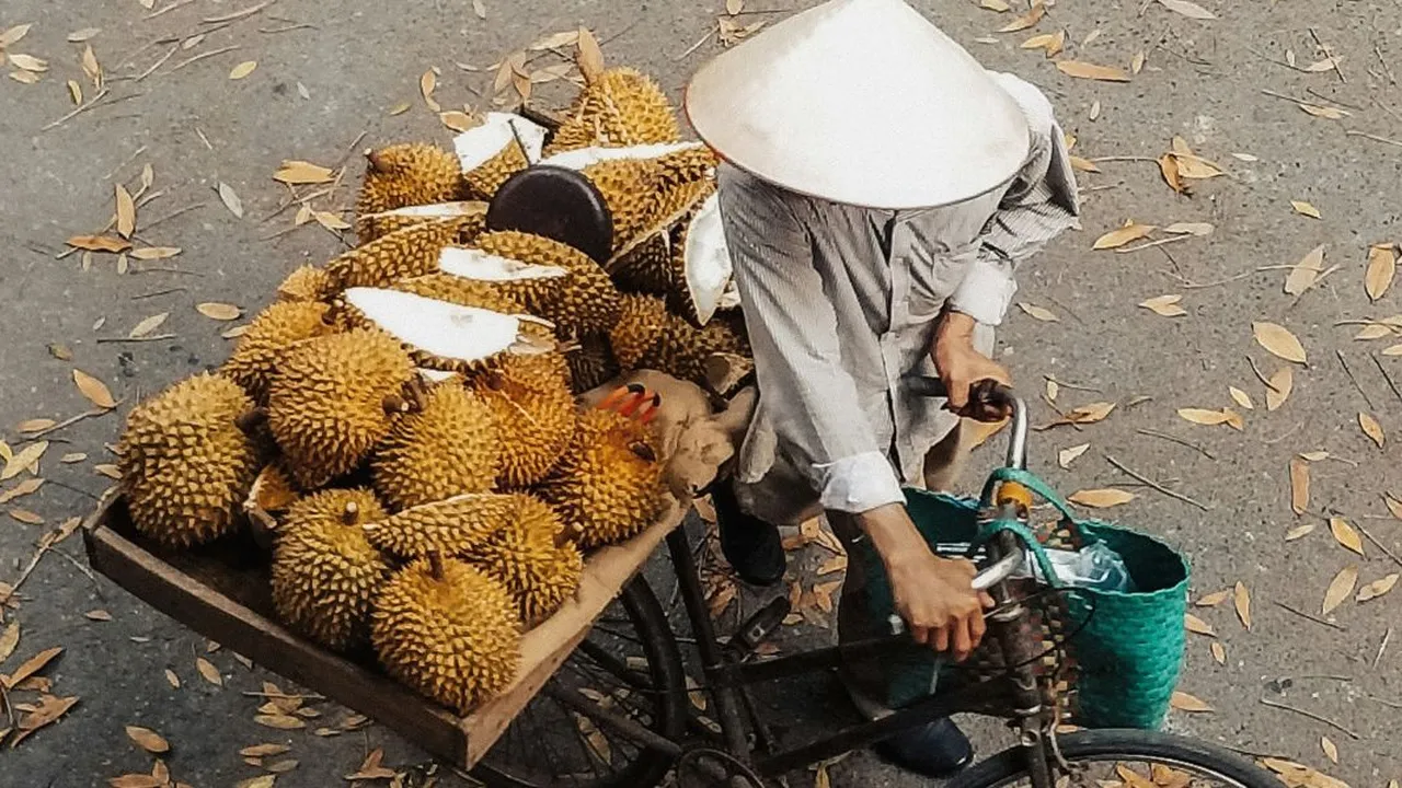 Arti Mimpi Makan Durian: Pertanda Keberuntungan atau Peringatan?