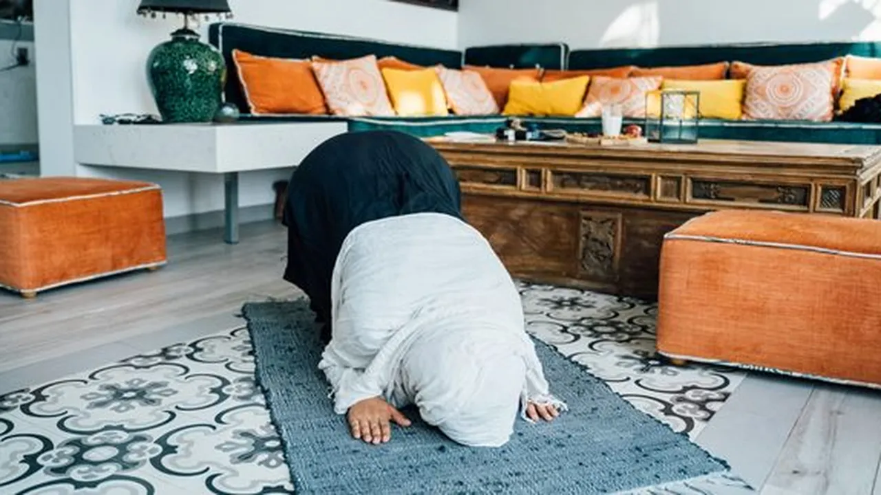 Arti Naudzubillah Min Dzalik: Penjelasan, Waktu Pengucapan, dan Manfaatnya