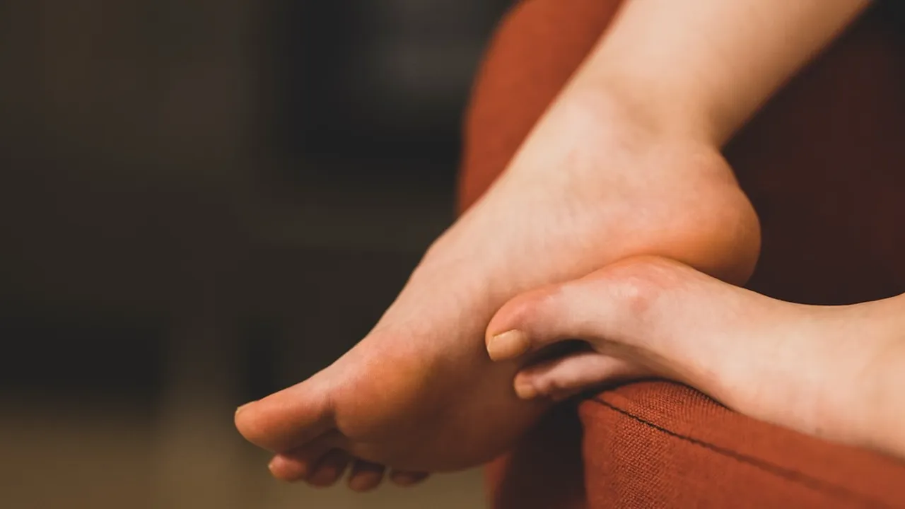 Arti Telapak Kaki Kiri Gatal Menurut Primbon, Pertanda untuk Lebih Berhati-Hati