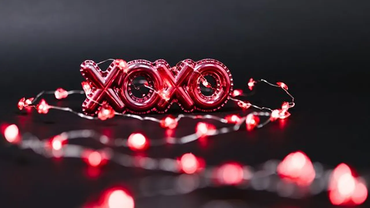Arti XOXO dalam Bahasa Gaul Adalah Peluk dan Cium, Beserta Pengertiannya Secara Terpisah