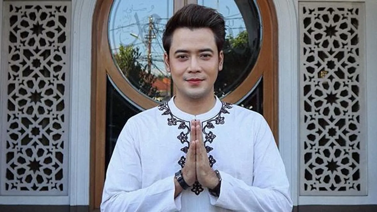 Artis HH Diduga Hana Hanifah, Ini Komentar Dari Kriss Hatta yang Dekat Dengannya Artis HH Diduga Hana Hanifah, Ini Komentar Dari Kriss Hatta yang Dekat Dengannya