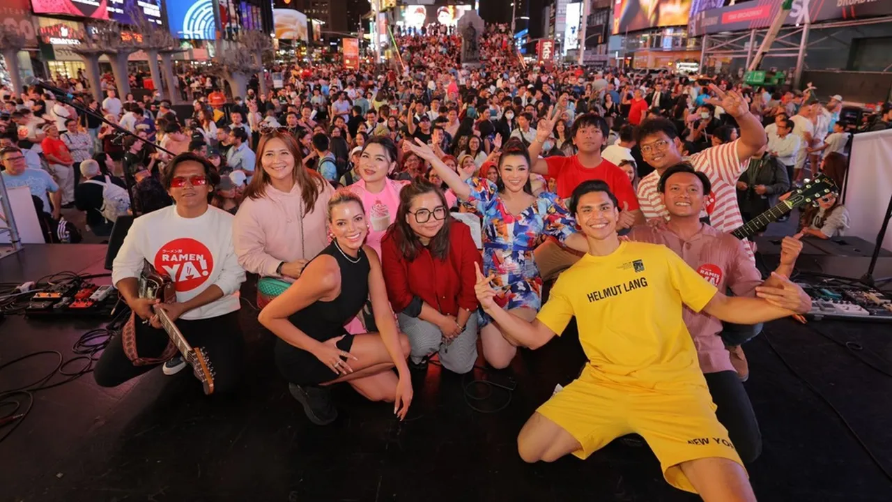 Artis Peserta Indopop Movement 2022 Mejeng di Billboard Times Square New York Artis Peserta Indopop Movement 2022 Mejeng di Billboard Times Square New York