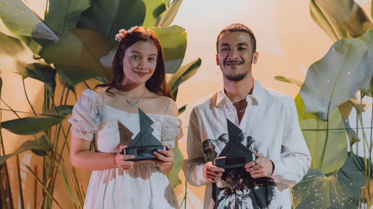 Aruma dan Aziz Hedra Sabet Piala di Bandung Music Awards 2023