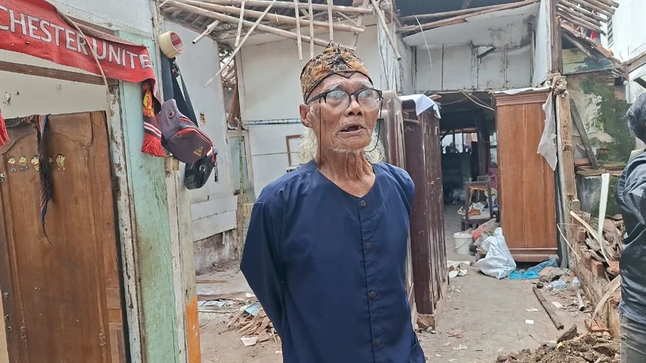 Atap Rumah Diding Boneng Ambruk, RT RW Turun Tangan