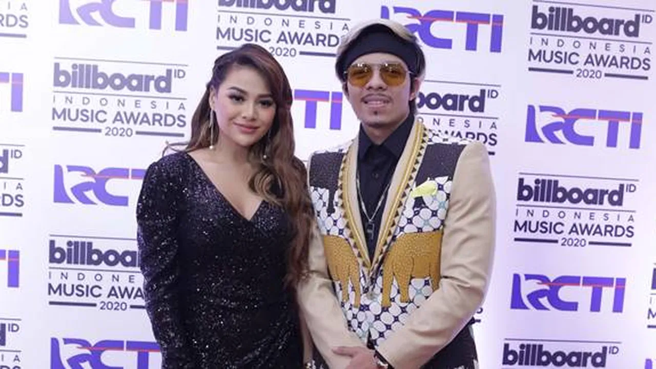 Atta Halilintar Berikan Bunga Untuk Aurel Hermansyah, Tak Lupa Selipkan Pesan Manis Ini