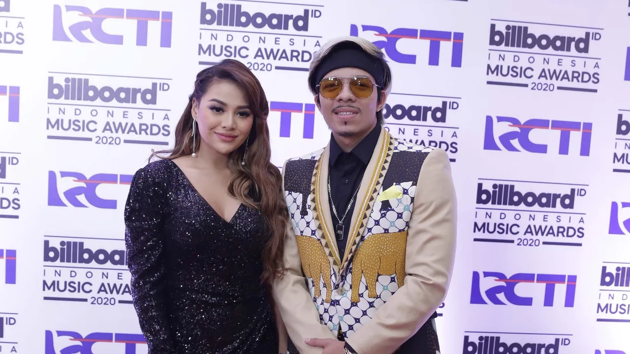 Atta Halilintar Dibilang Sayang Oleh Pedangdut Clara Gopa, Ini Komentar Singkat Aurel Hermansyah Atta Halilintar Dibilang Sayang Oleh Pedangdut Clara Gopa, Ini Komentar Singkat Aurel Hermansyah