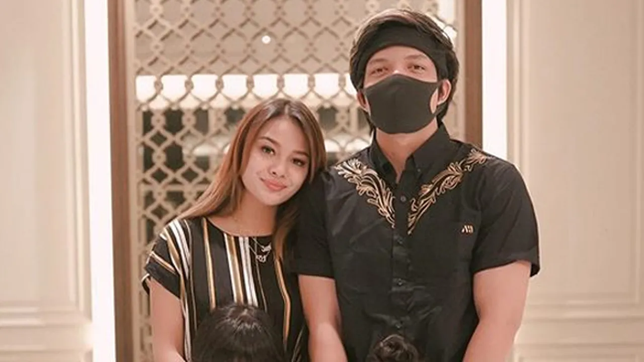 Atta Halilintar Kasih Surprise Romantis Ajak Aurel Hermansyah Naik Kapal Keliling Jakarta Atta Halilintar Kasih Surprise Romantis Ajak Aurel Hermansyah Naik Kapal Keliling Jakarta