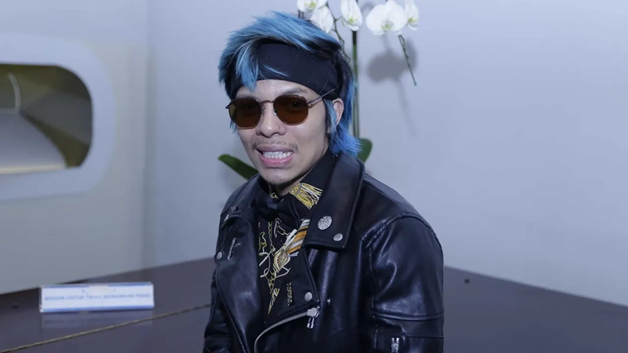 Atta Halilintar Prank Awak Media Saat Jumpa Pers, Hadirkan Atta KW