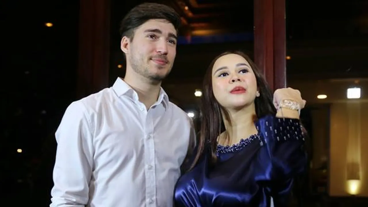 Aura Kasih Beri Reaksi Panas, Suami Disebut Pengangguran