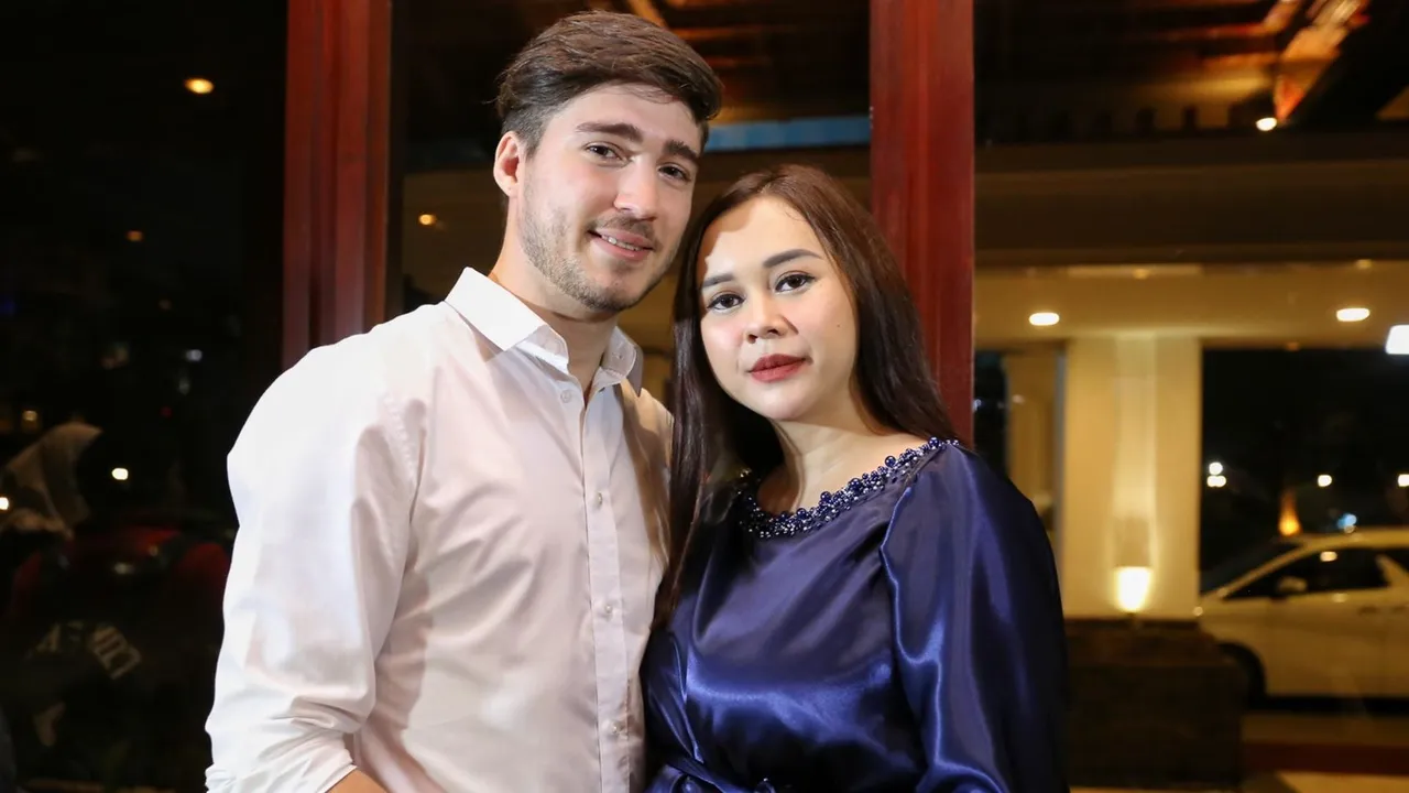 Aura Kasih Jadi Bahan Tertawaan Mertua Gara-Gara Hal Ini