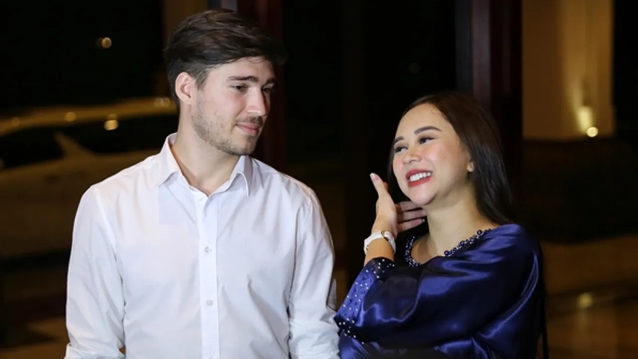 Aura Kasih Melahirkan Bayi Perempuan, Selamat!